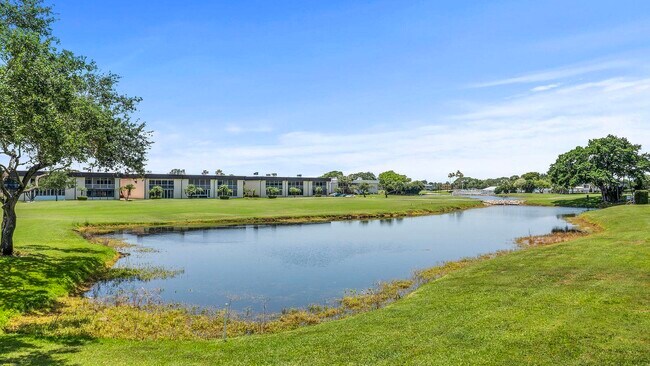 Building Photo - 715 Normandy Ln
