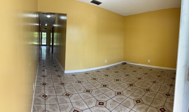 Building Photo - 1111 SW 24th Ave