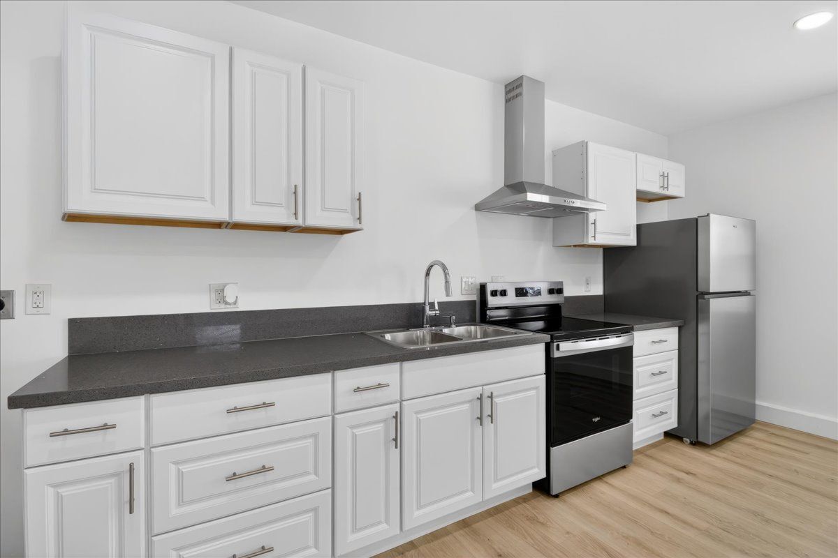 Building Photo - 2101 E 63rd St