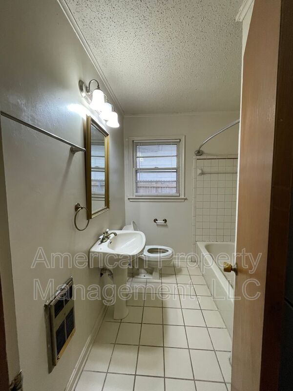 Building Photo - 2505 S Quebec Ave