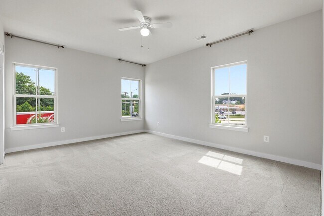 Building Photo - 5714 Richmanor Terrace