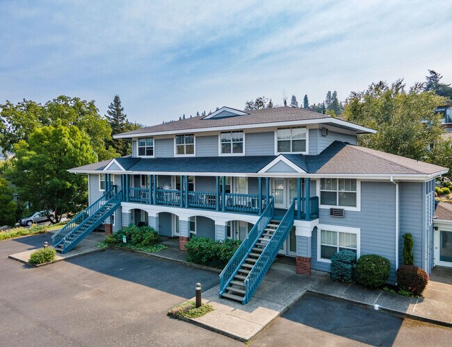 Building Photo - 714 Cascade Ave