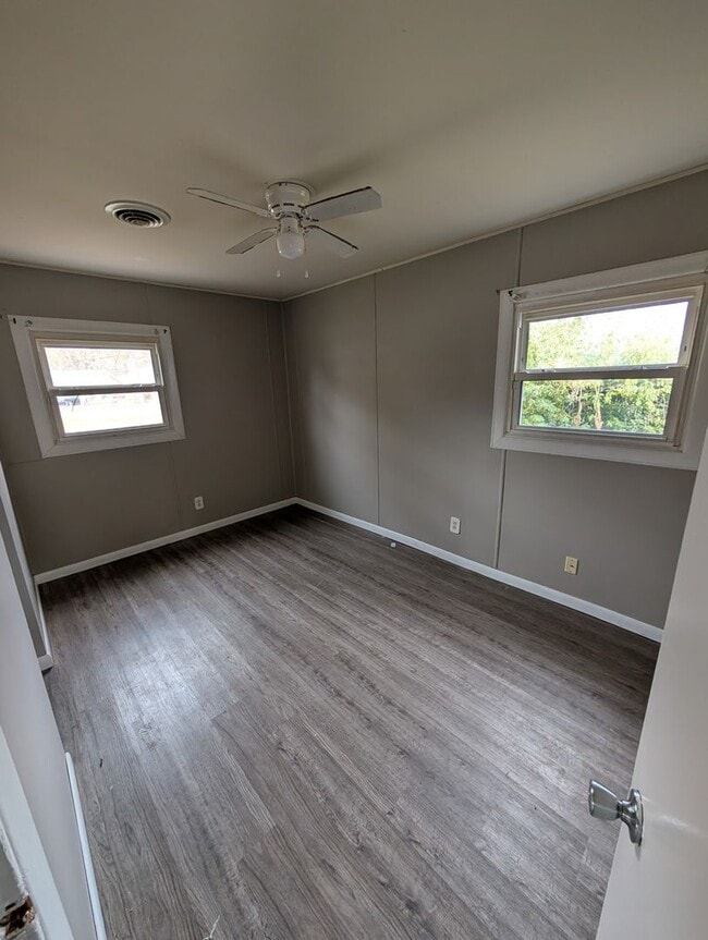 Building Photo - 7 Garnet Ct