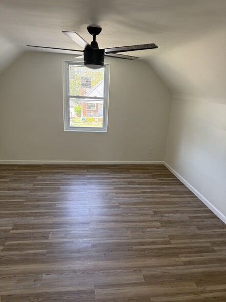 Building Photo - 2031 Carpenter Dr
