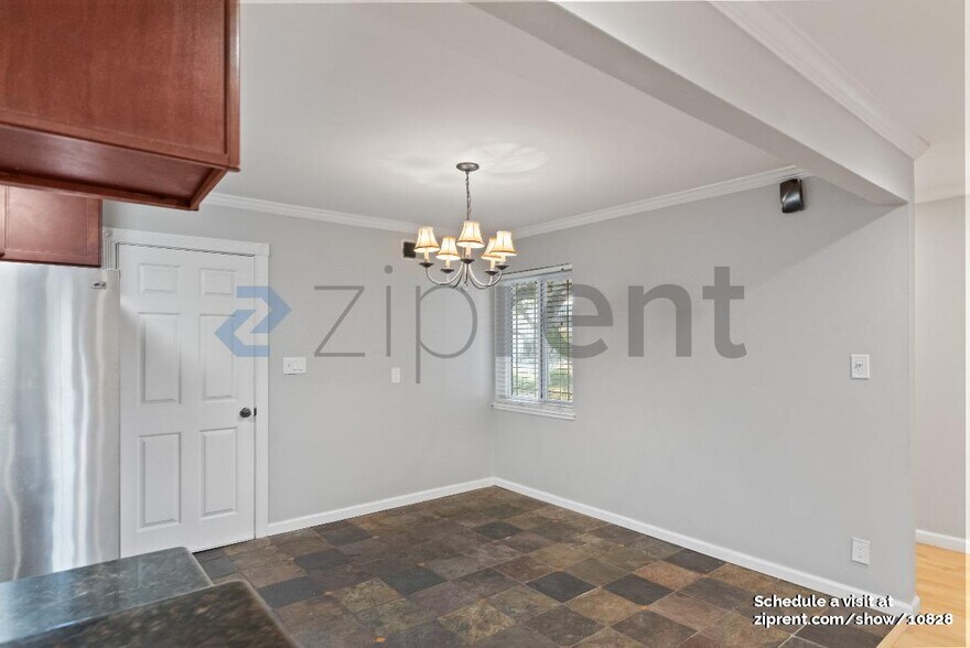 Building Photo - 1861 Briarwood Dr