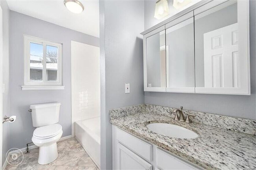 Building Photo - 12536 Forest Dr