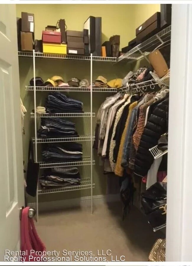 Building Photo - 4 br, 3.5 bath House - 8312 Chadburn Crossing