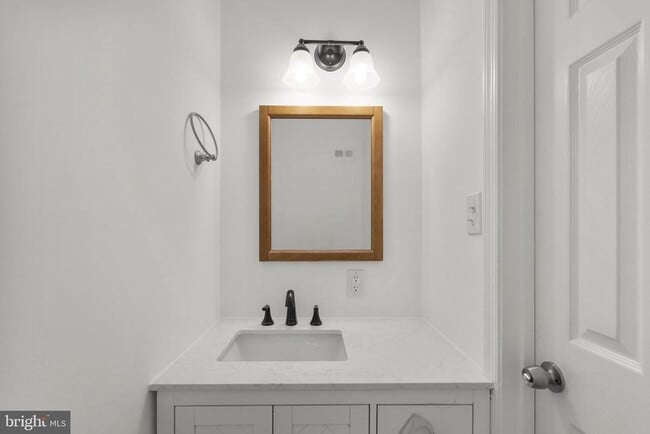 Building Photo - 2407 Alsop Ct