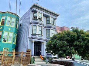Building Photo - 3BR/2BA Renovated Victorian Full Floor Fla...