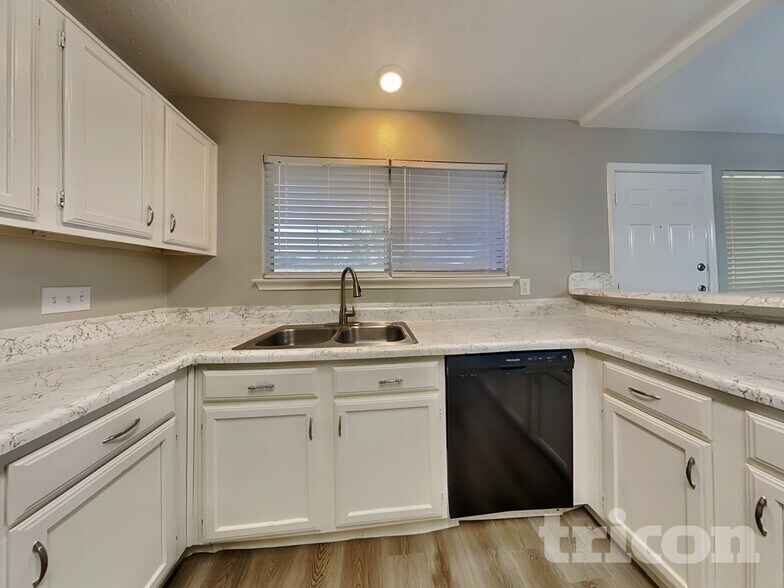 Building Photo - 7102 Tara Blue Ridge Dr