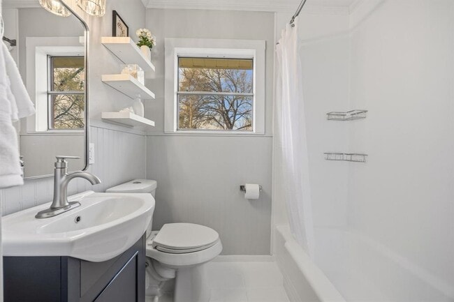 Building Photo - 1402 Kent St