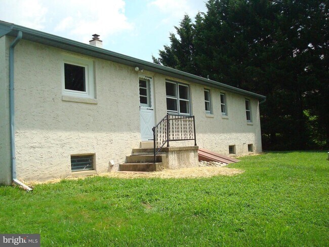 Building Photo - 1158 Horseshoe Pike