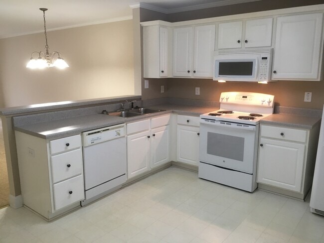 Building Photo - 220 Logmont Trace