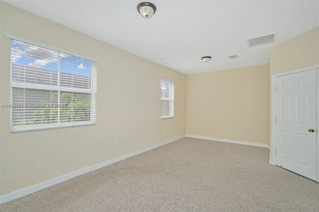 Building Photo - 1048 NE 208th St