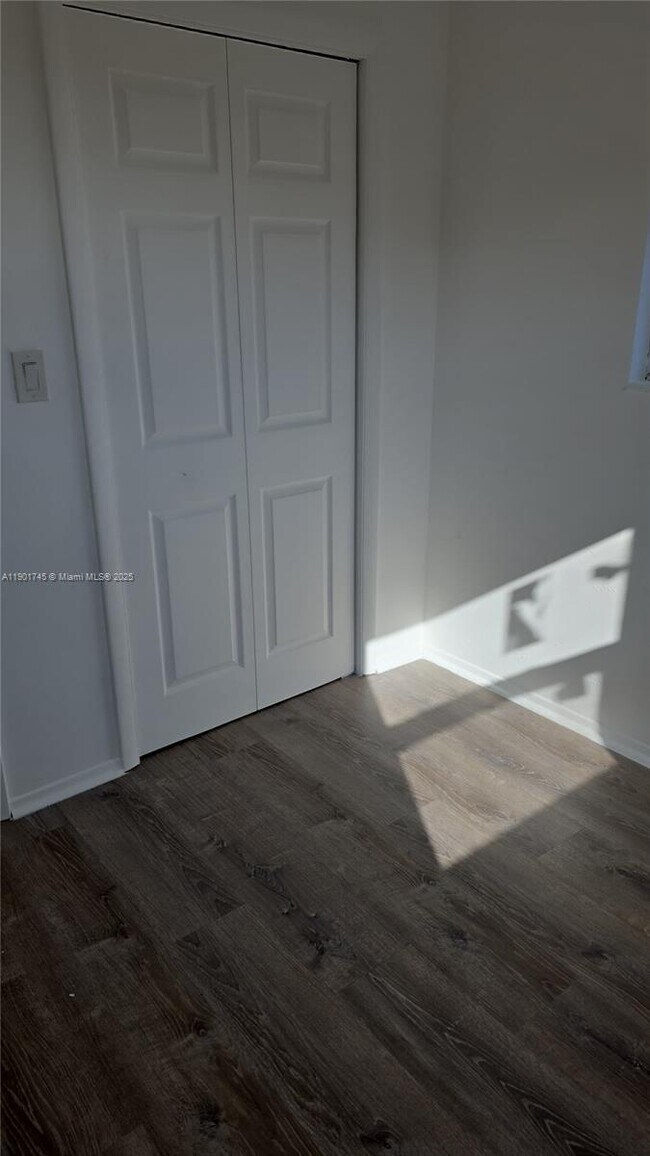 Building Photo - 5167 Pat Pl