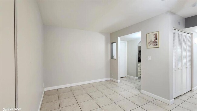 Building Photo - 555 SE 8th St