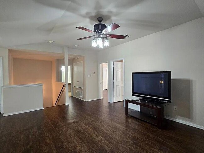 Building Photo - 615 Pumpkin Dr