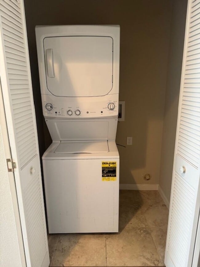 Building Photo - Modern Napa Condo in the Heart of Napa