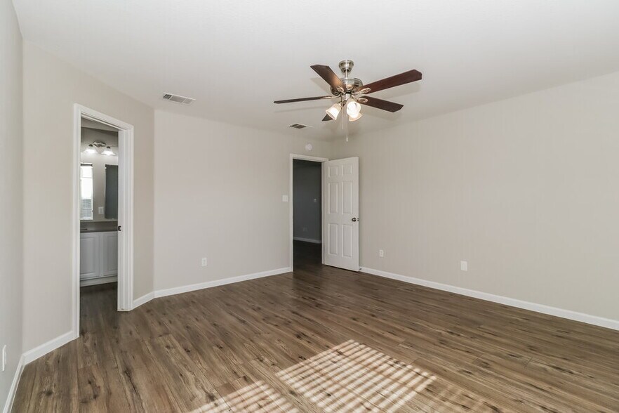 Building Photo - 208 Rinehardt St