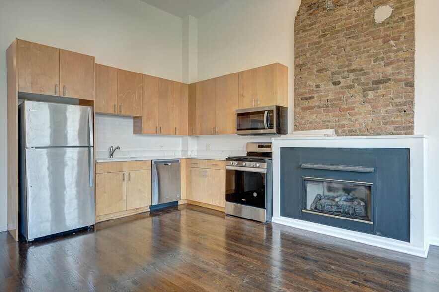 Building Photo - 2519 W North Ave
