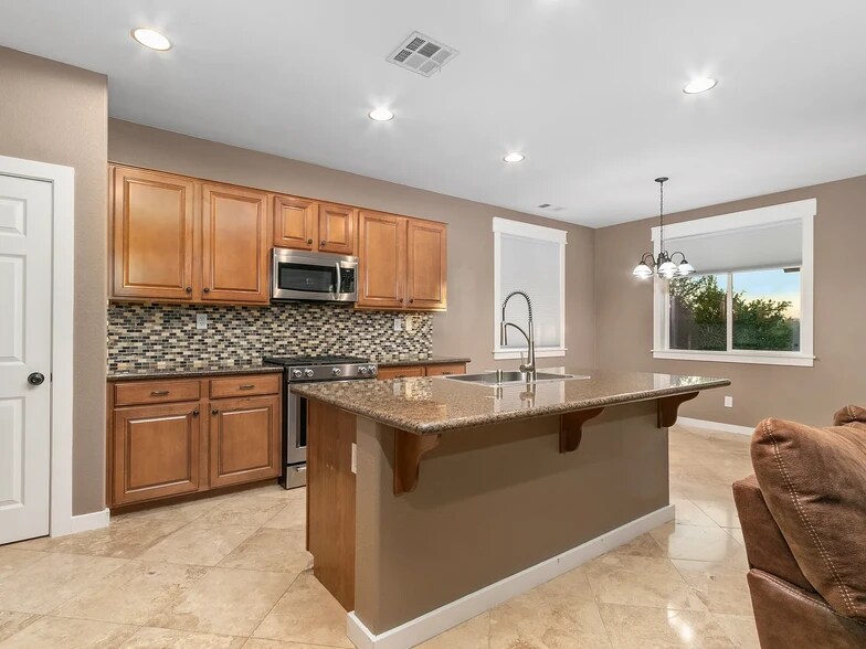 Building Photo - 38152 Mulligan Dr