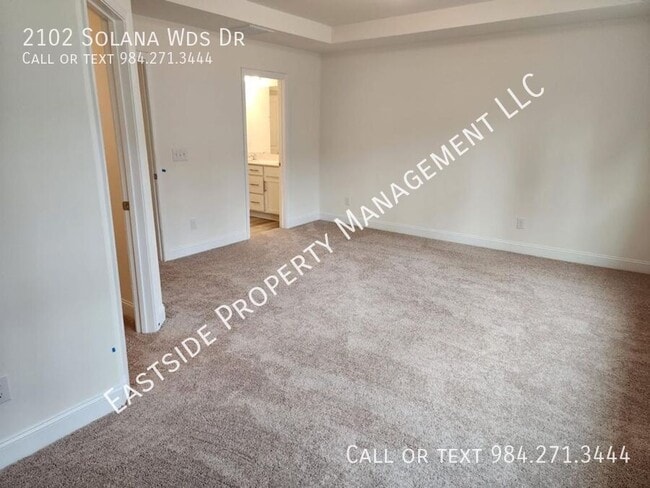 Building Photo - 2102 Solana Wds Dr