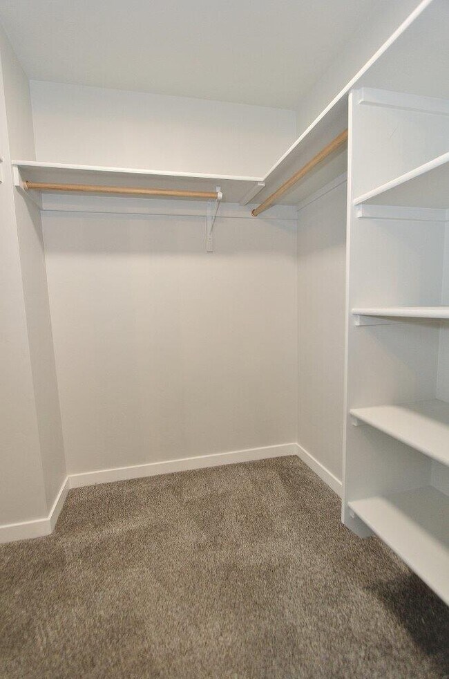 Building Photo - 6587 S Memory Wy