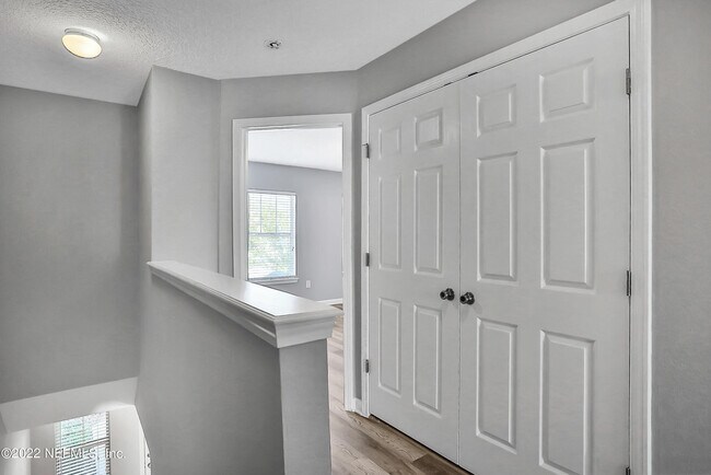 Building Photo - 822 Black Cherry Dr S