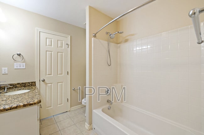 Building Photo - 1825 Treasure Oaks Dr