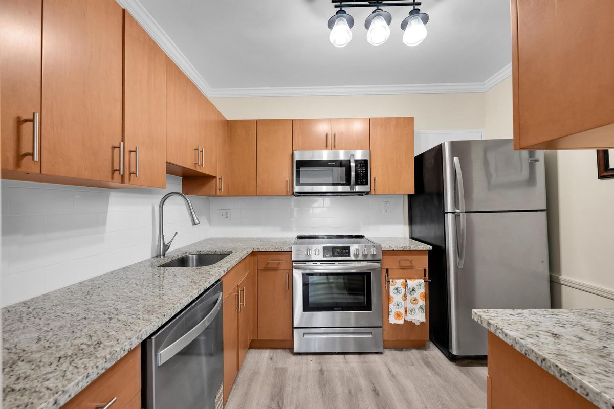 Building Photo - 888 Intracoastal Dr