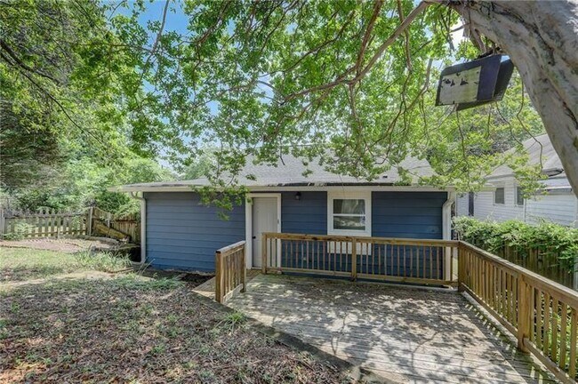 Building Photo - 807 Gilbert St SE