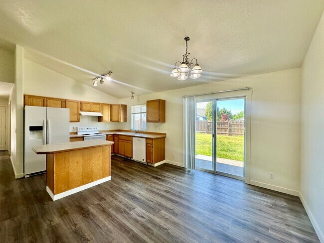 Building Photo - 3 bedroom ranch style home- Newly Renovated!!