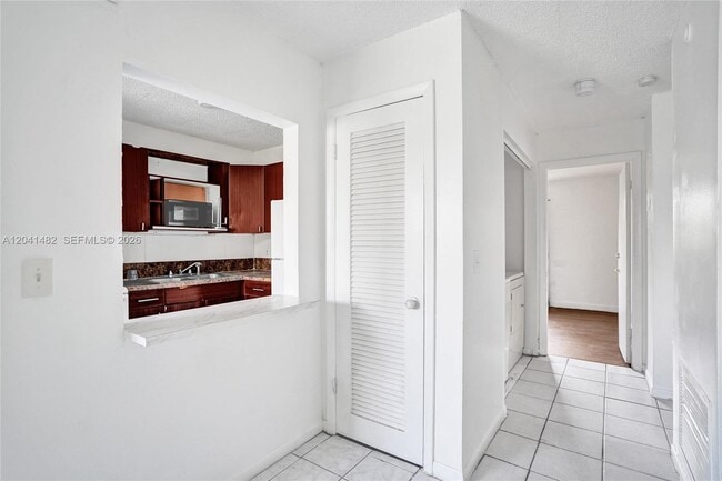 Building Photo - 841 SW 7th St