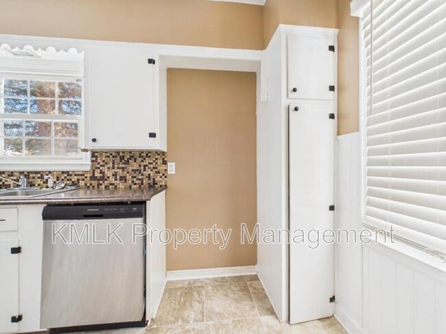 Building Photo - 871 Kennebec Ave