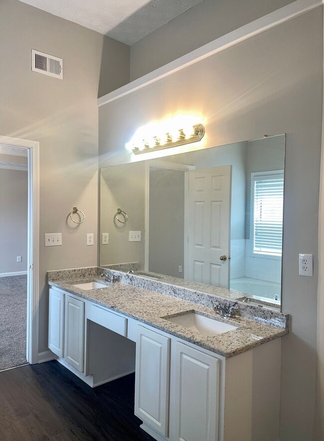 Building Photo - JUST REDUCED--$1895 for a 4 Bed/2.5 Bath Home In Swim/Tennis Community in McDonough!