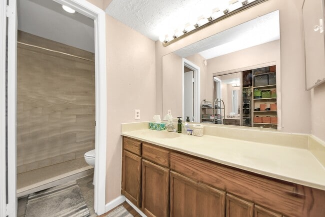 Building Photo - 10555 Turtlewood Ct