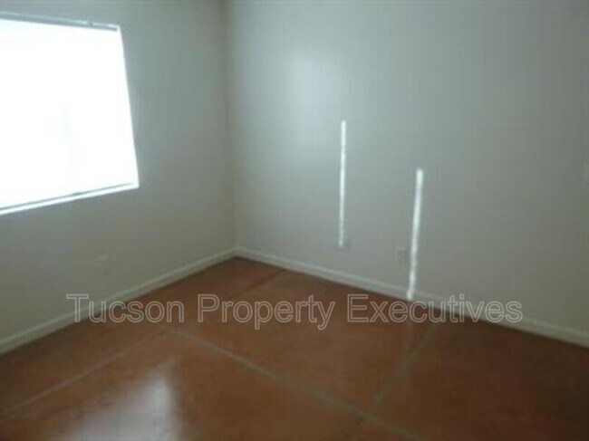 Building Photo - 1412 E 25th St