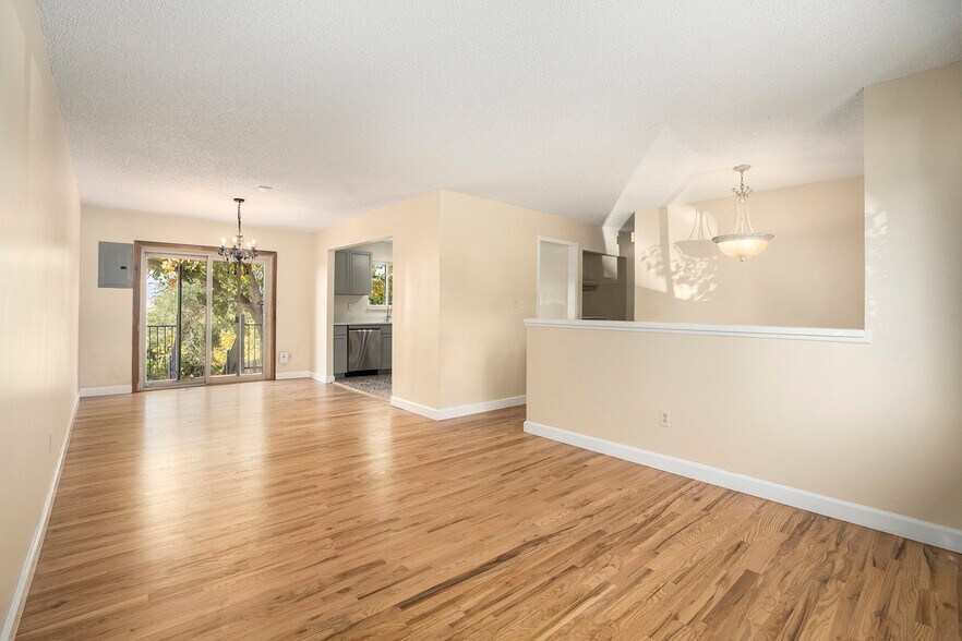 Building Photo - 7030 Metropolitan St