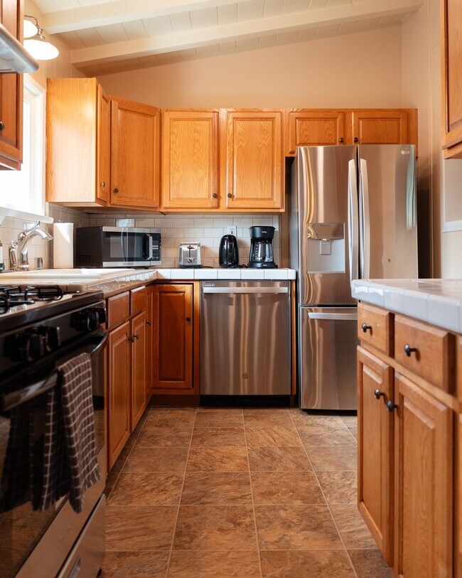 Building Photo - Peaceful Cottage Home w/ 3B2B