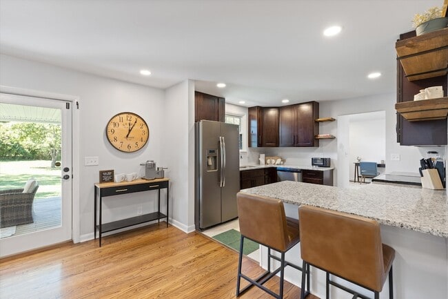 Building Photo - 209 Hazelwood Dr