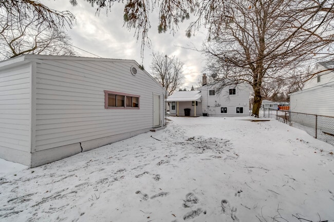 Building Photo - 771 4th Ave