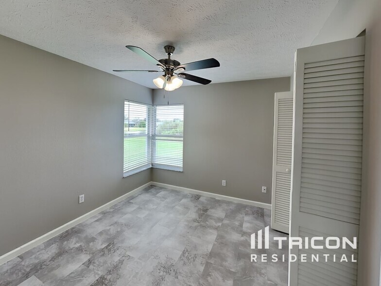 Building Photo - 6504 64th Ln E