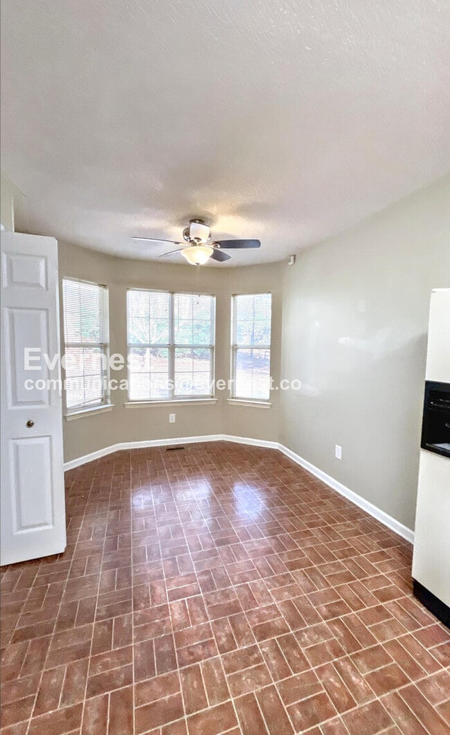 Building Photo - 4911 Hunter Village Dr