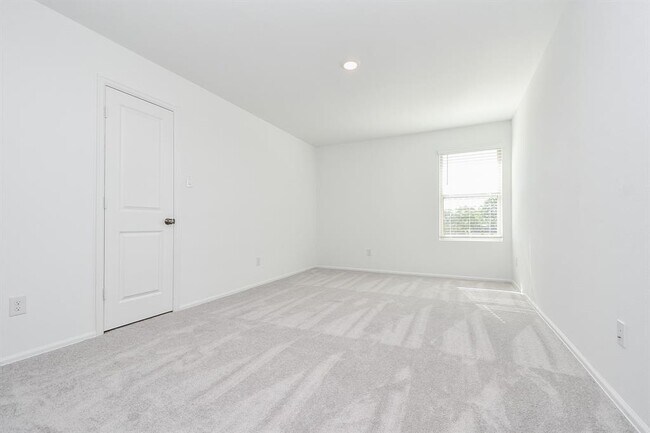 Building Photo - 2932 Tantara Dr