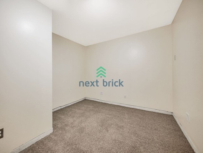 Building Photo - 3 Bed and 1 Bath Single-family Home is Ava...