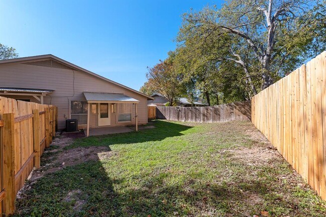 Building Photo - 10807 Lambert Cir