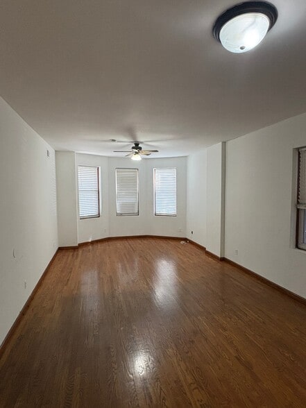 Building Photo - 111 Niagara St