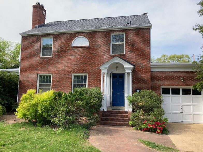 House - you get the whole ground floor level - 3741 4th St N