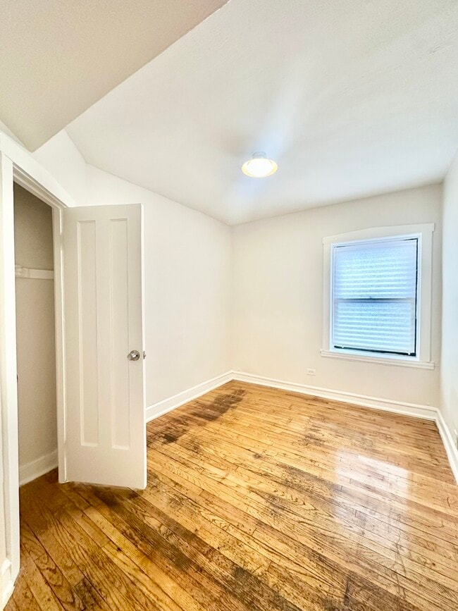 Building Photo - 1327 N Lorel Ave