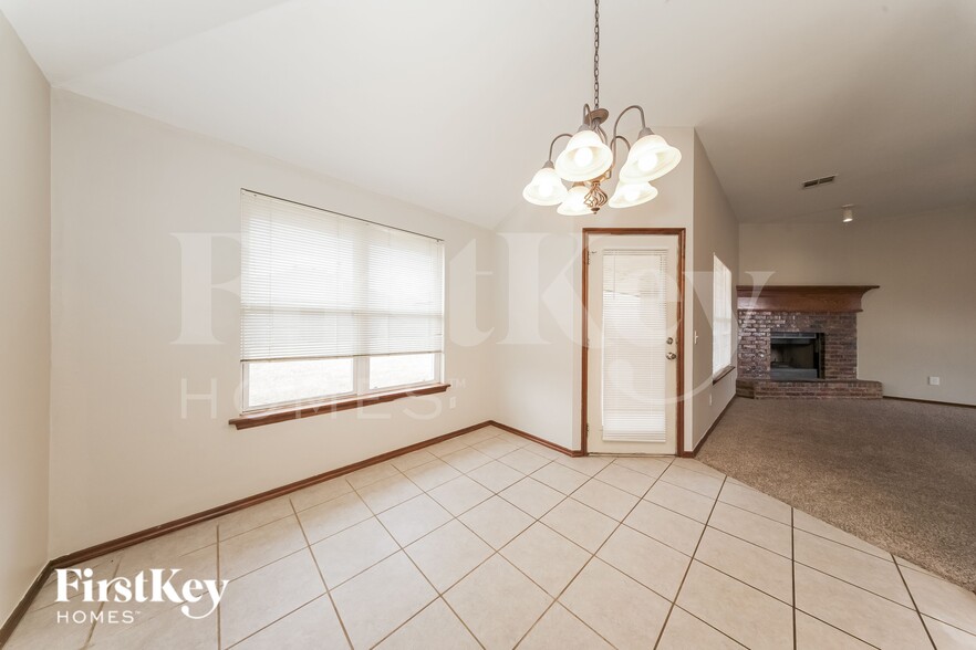 Building Photo - 1501 Meadow Run Dr